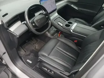 2024 Xpeng X9 с пробегом 36 700 км