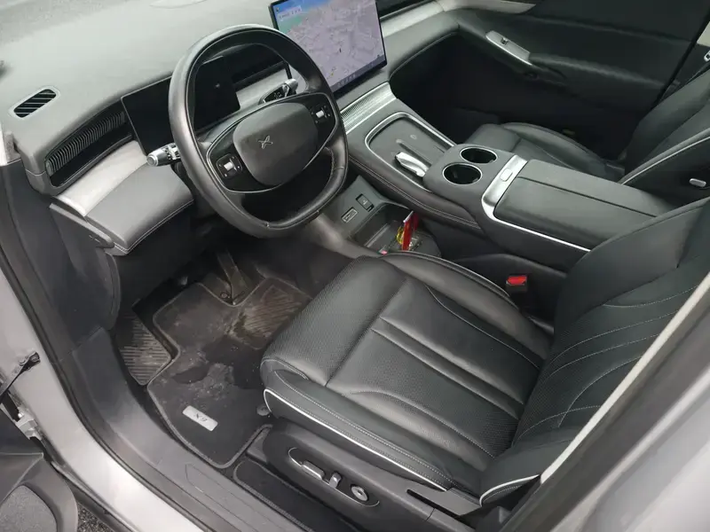 2024 Xpeng X9 с пробегом 36 700 км