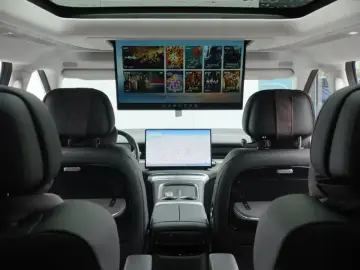 2024 Xpeng X9 с пробегом 36 700 км