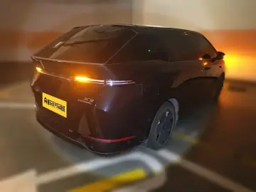 2024 Xpeng X9 с пробегом 98 600 км