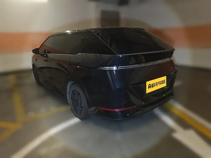 2024 Xpeng X9 с пробегом 98 600 км