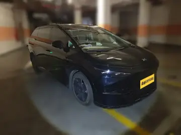 2024 Xpeng X9 с пробегом 98 600 км
