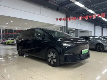 2024 Xpeng X9 с пробегом 60 000 км