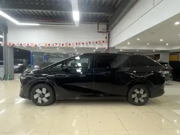 2024 Xpeng X9 с пробегом 60 000 км