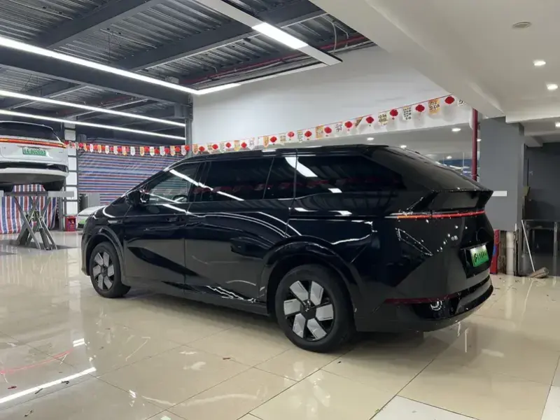 2024 Xpeng X9 с пробегом 60 000 км