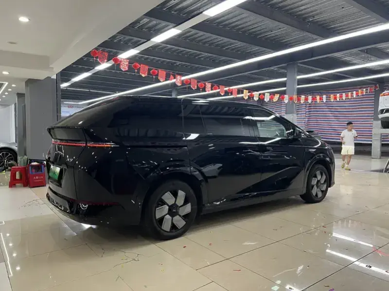 2024 Xpeng X9 с пробегом 60 000 км