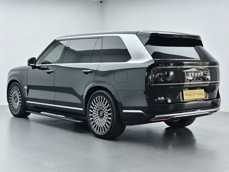 2025 Zeekr 9X с пробегом 8 300 км