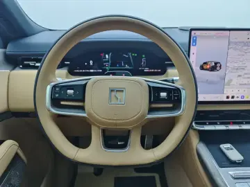 2025 Zeekr 9X с пробегом 8 300 км