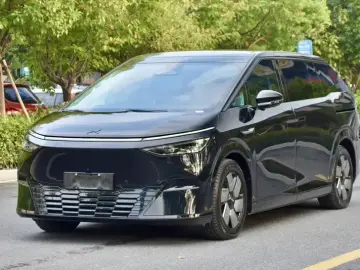 2024 Xpeng X9 с пробегом 44 000 км
