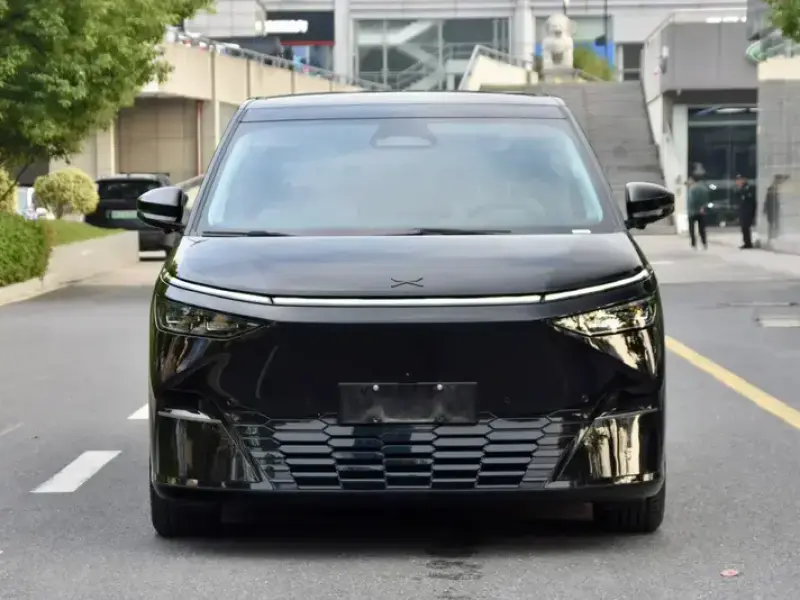 2024 Xpeng X9 с пробегом 44 000 км