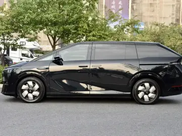 2024 Xpeng X9 с пробегом 44 000 км