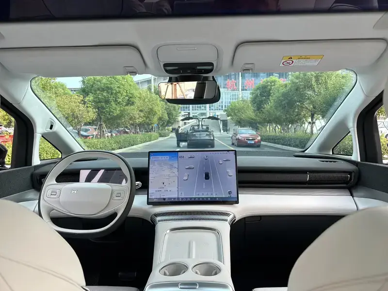 2024 Xpeng X9 с пробегом 44 000 км