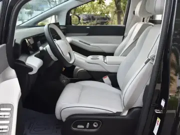 2024 Xpeng X9 с пробегом 44 000 км