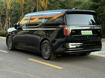 2023 Zeekr 009 с пробегом 147 000 км