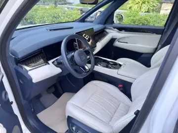 2023 Zeekr 009 с пробегом 18 000 км
