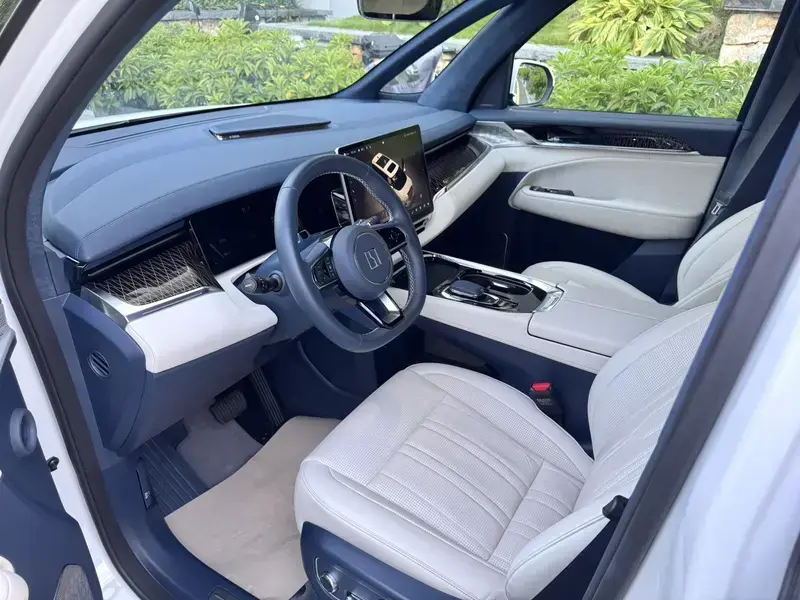 2023 Zeekr 009 с пробегом 18 000 км