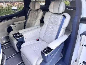 2023 Zeekr 009 с пробегом 18 000 км