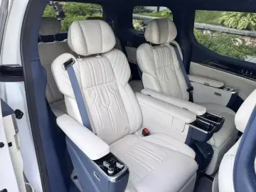 2023 Zeekr 009 с пробегом 18 000 км
