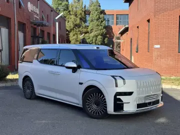2024 Zeekr 009 с пробегом 22 000 км