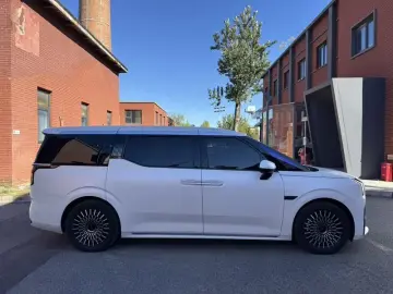 2024 Zeekr 009 с пробегом 22 000 км
