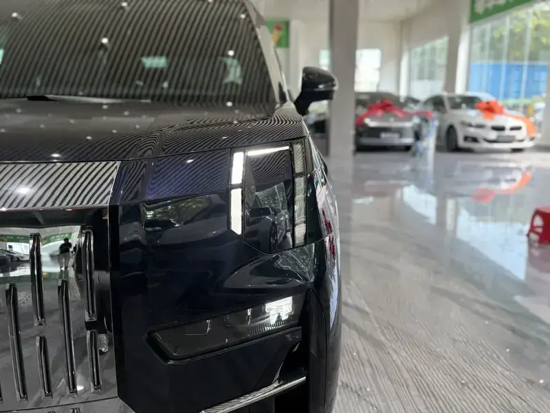 2023 Zeekr 009 с пробегом 81 000 км
