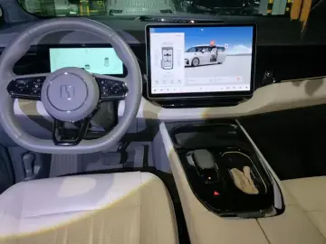 2023 Zeekr 009 с пробегом 50 000 км