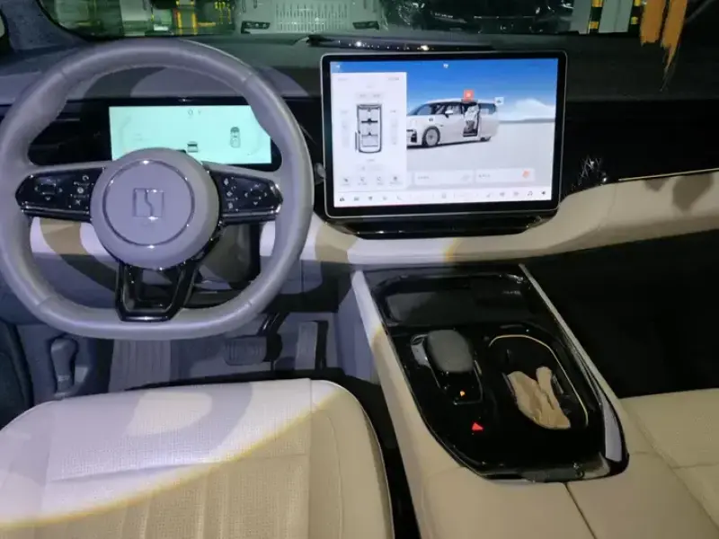2023 Zeekr 009 с пробегом 50 000 км