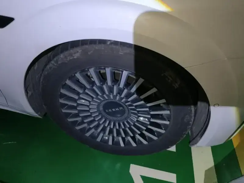 2023 Zeekr 009 с пробегом 50 000 км