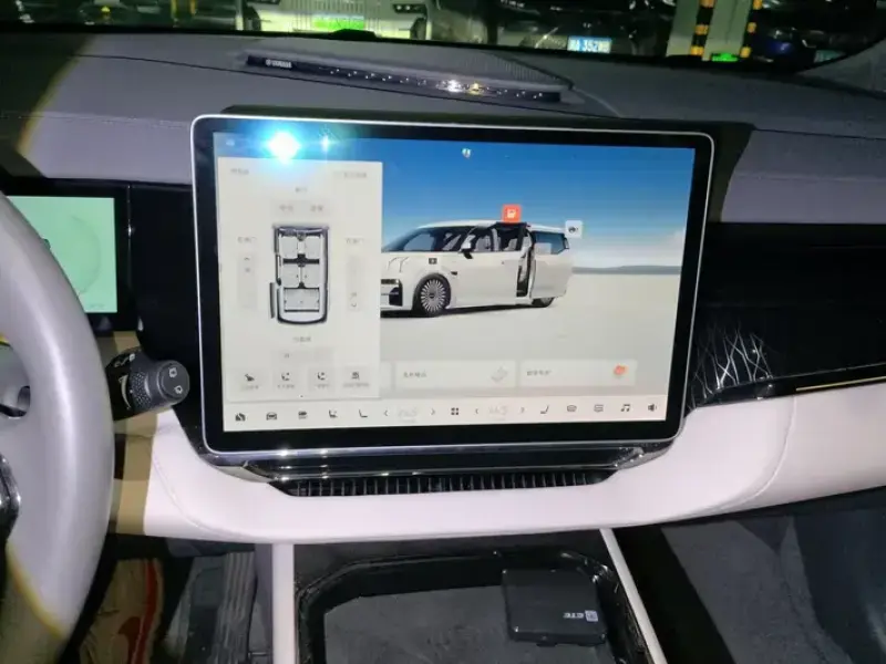 2023 Zeekr 009 с пробегом 50 000 км