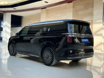2024 Zeekr 009 с пробегом 65 000 км