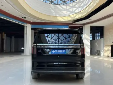 2024 Zeekr 009 с пробегом 65 000 км
