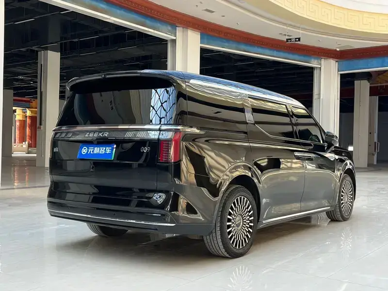 2024 Zeekr 009 с пробегом 65 000 км