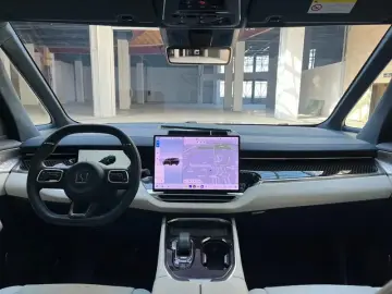 2024 Zeekr 009 с пробегом 65 000 км