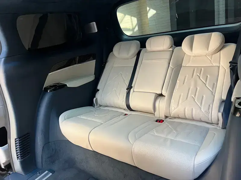 2024 Zeekr 009 с пробегом 65 000 км
