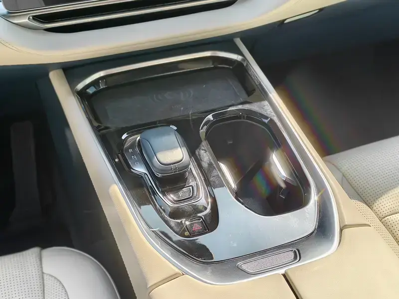 2023 Zeekr 009 с пробегом 93 000 км