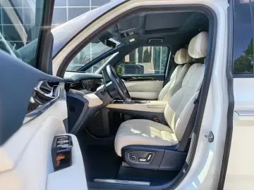 2023 Zeekr 009 с пробегом 93 000 км