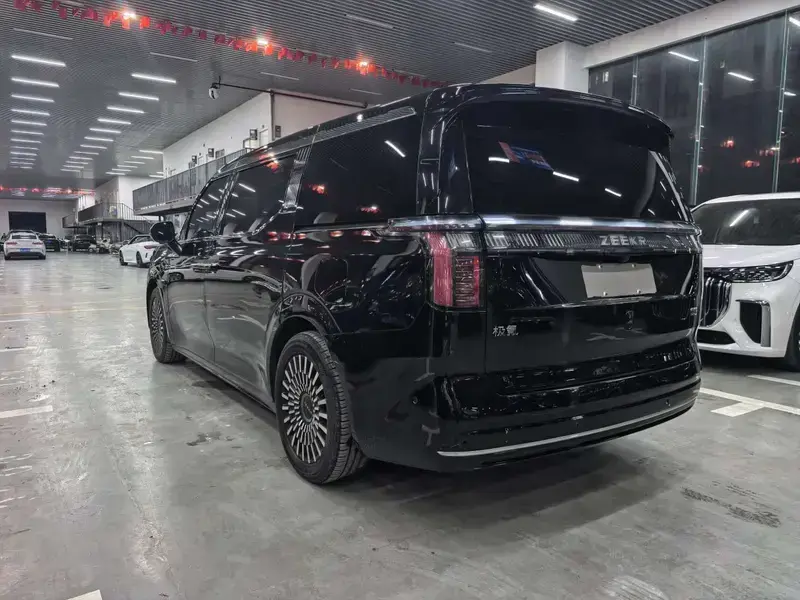 2023 Zeekr 009 с пробегом 68 000 км