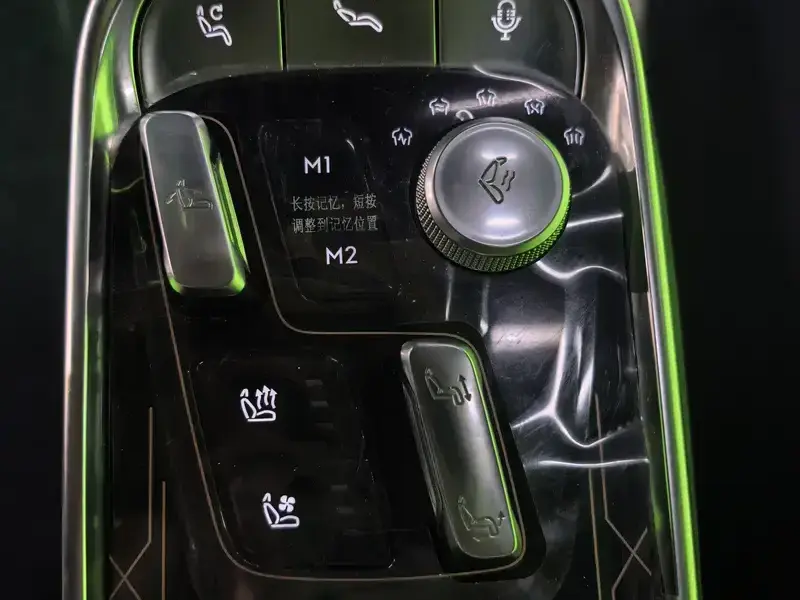 2023 Zeekr 009 с пробегом 68 000 км