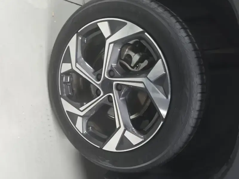 2023 Geely Boyue L с пробегом 16 000 км