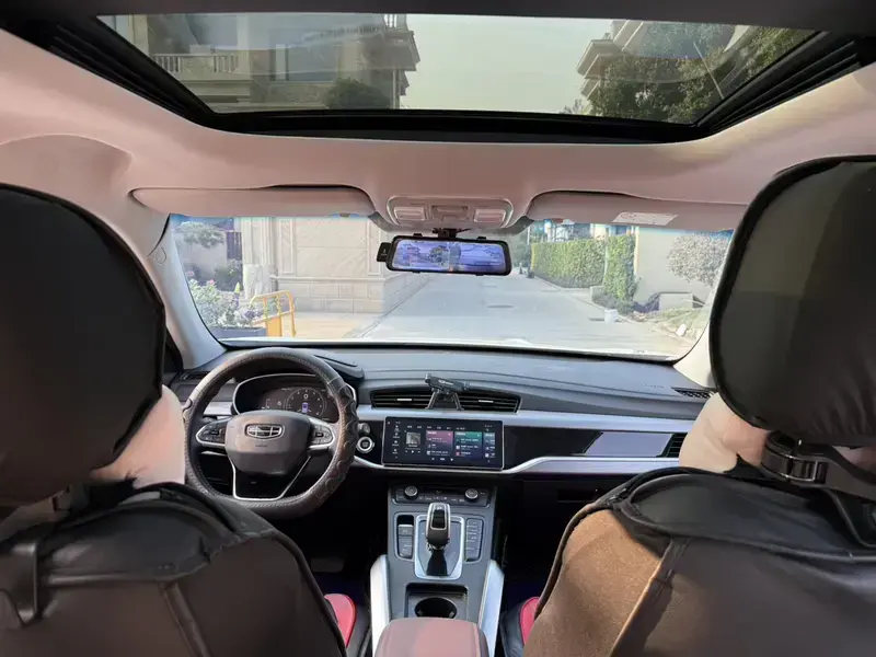 2022 Geely Atlas Pro с пробегом 18 000 км