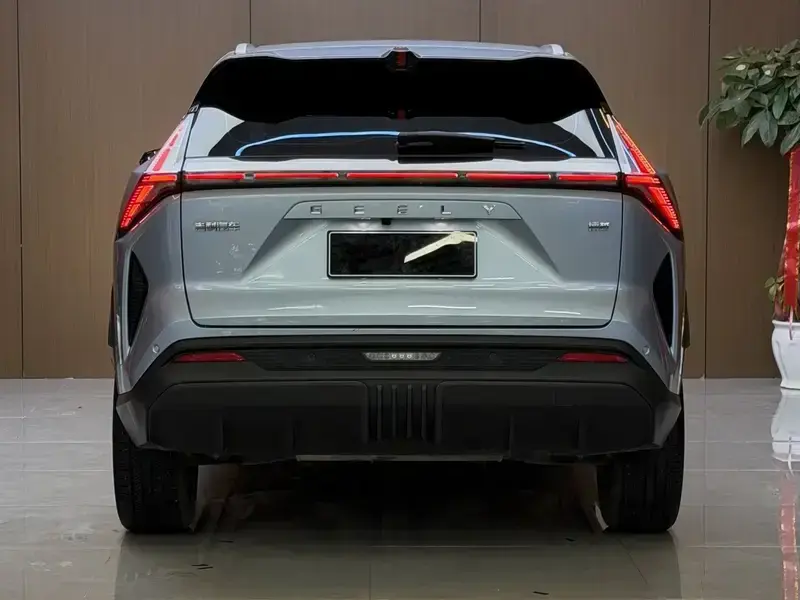 2024 Geely Atlas Pro с пробегом 31 000 км