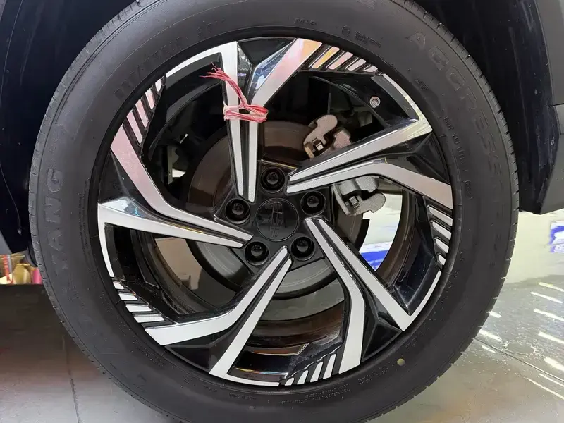 2024 Geely Atlas Pro с пробегом 31 000 км