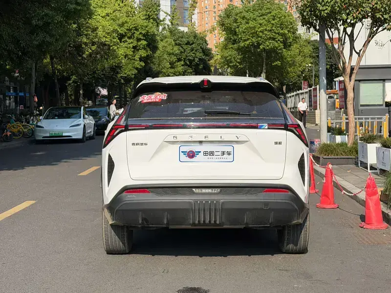 2024 Geely Atlas Pro с пробегом 18 000 км