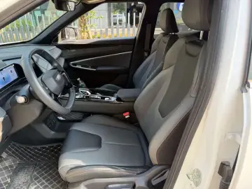 2024 Geely Atlas Pro с пробегом 18 000 км