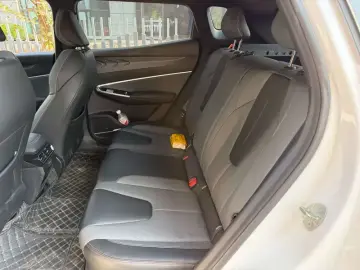 2024 Geely Atlas Pro с пробегом 18 000 км