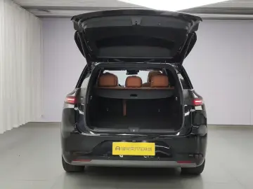 2024 Li Auto (Lixiang) L6 с пробегом 69 000 км