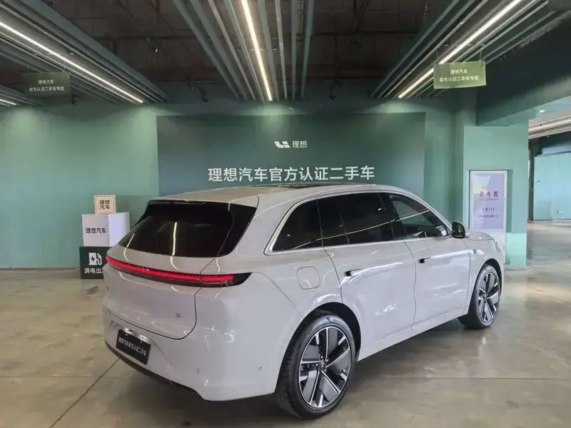 2025 Li Auto (Lixiang) L6 с пробегом 14 500 км