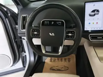 2025 Li Auto (Lixiang) L6 с пробегом 14 500 км