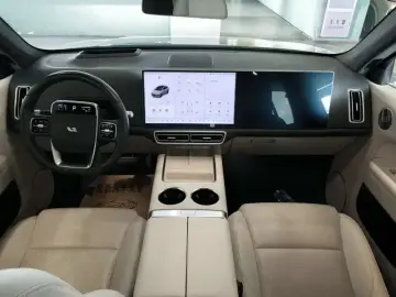 2025 Li Auto (Lixiang) L6 с пробегом 14 500 км