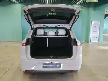 2025 Li Auto (Lixiang) L6 с пробегом 14 500 км